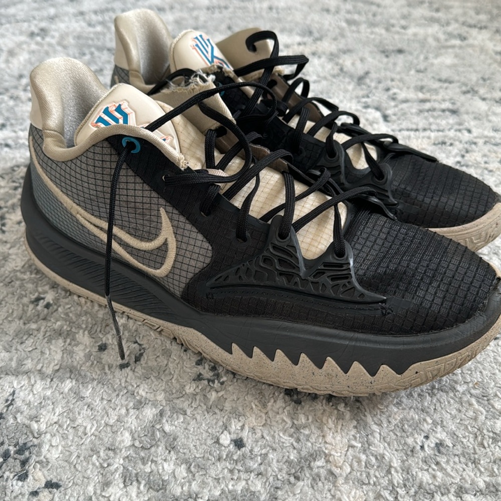 Nike Kyrie 4 Low Basketball Shoes